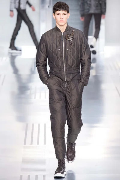 Look 25